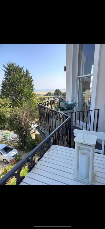 Wight On The Beach, Sleeps 4, Free Off Road Parking, Balcony With Sea Views ライド エクステリア 写真
