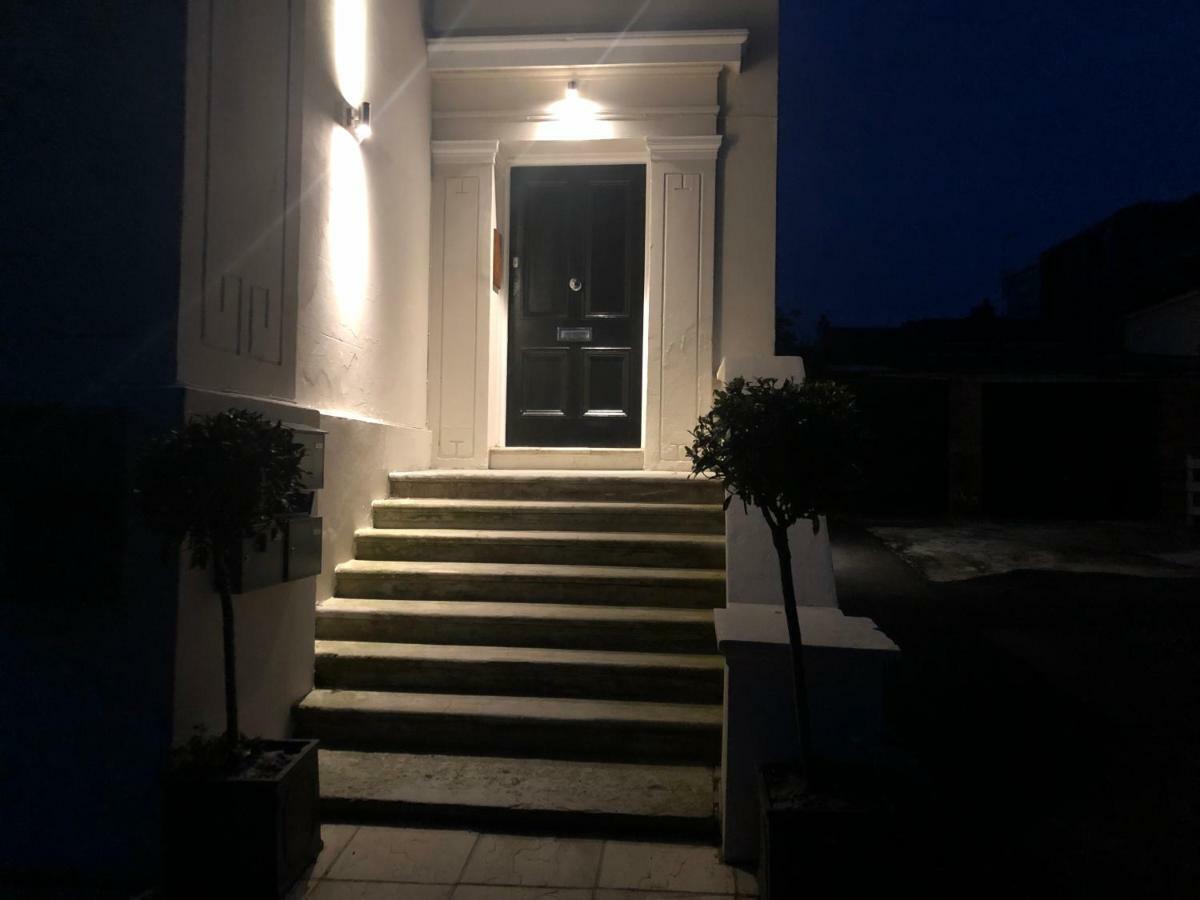 Wight On The Beach, Sleeps 4, Free Off Road Parking, Balcony With Sea Views ライド エクステリア 写真