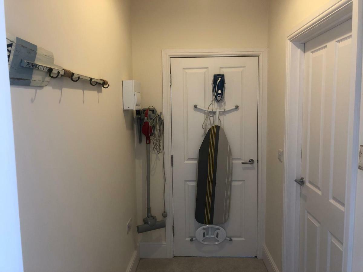 Wight On The Beach, Sleeps 4, Free Off Road Parking, Balcony With Sea Views ライド エクステリア 写真