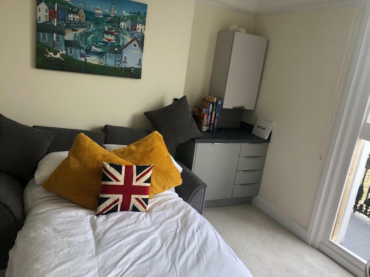 Wight On The Beach, Sleeps 4, Free Off Road Parking, Balcony With Sea Views ライド エクステリア 写真