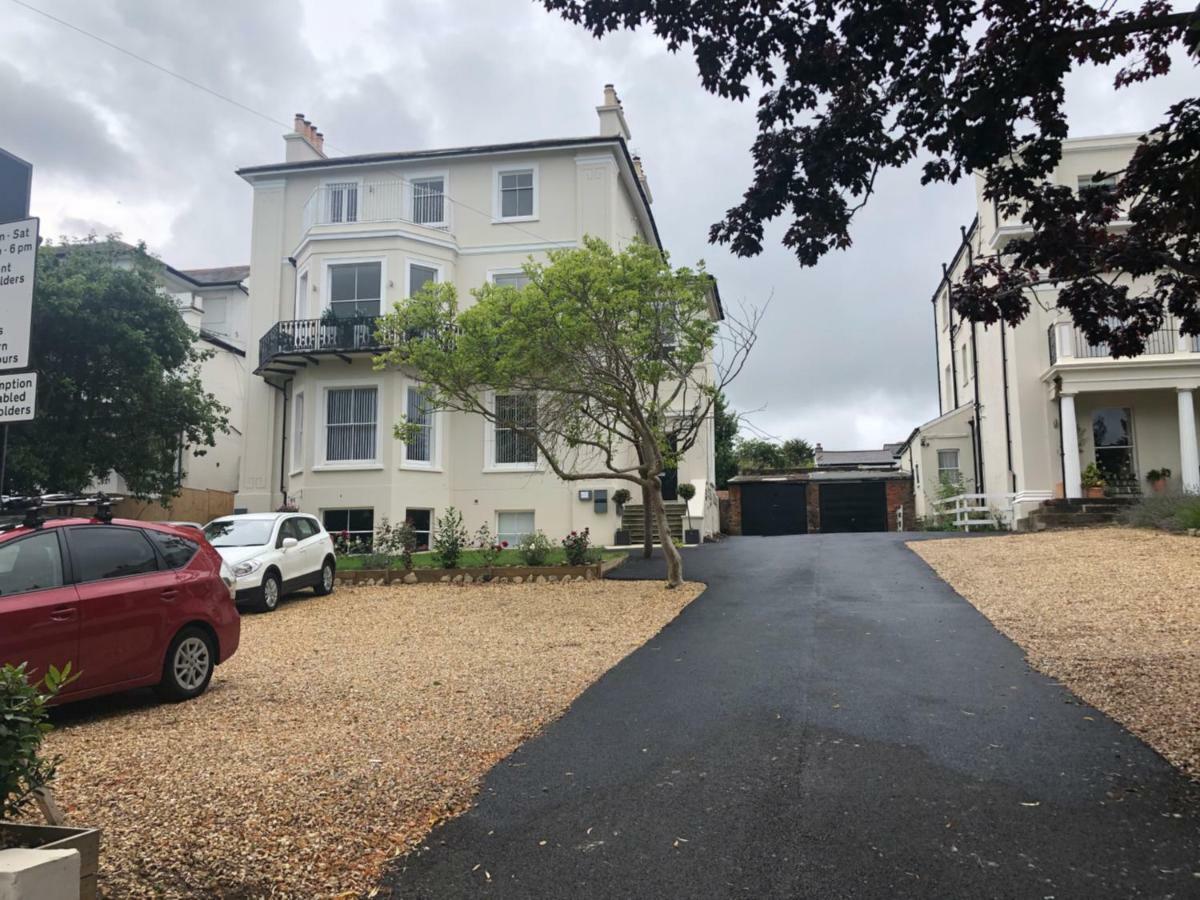 Wight On The Beach, Sleeps 4, Free Off Road Parking, Balcony With Sea Views ライド エクステリア 写真